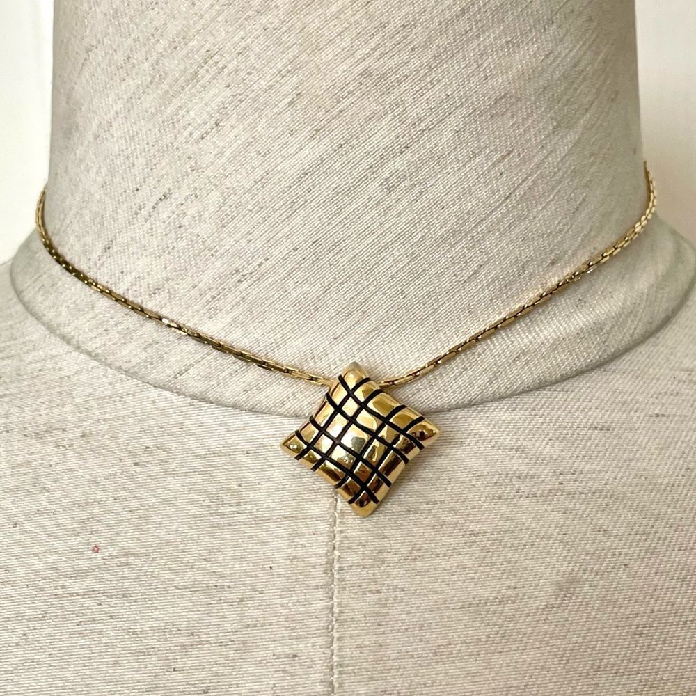 Jones New York gold tone small square pendant necklace